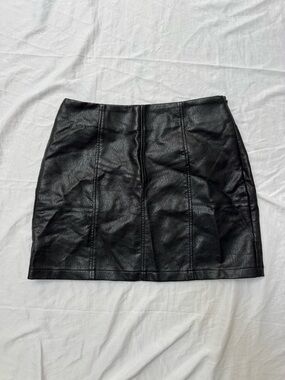Bluivy Black Faux Leather Panel Mini Skirt